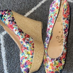 Floral wedges